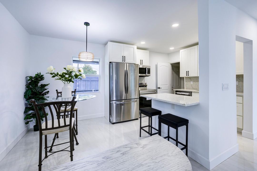 На продажу: $399,000 (3 спален, 1 ванн, 1102 Квадратных фут)