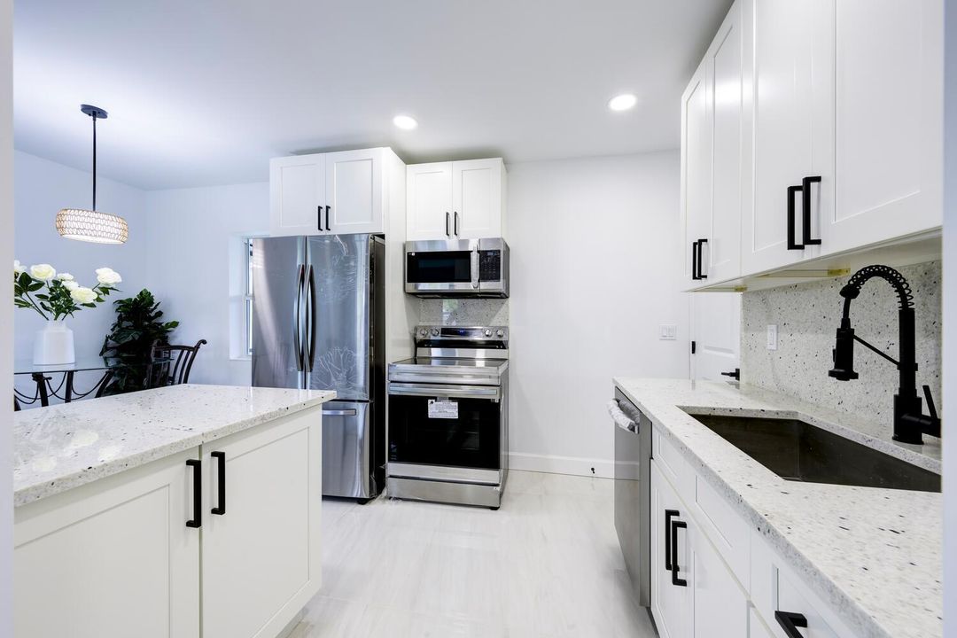 На продажу: $399,000 (3 спален, 1 ванн, 1102 Квадратных фут)