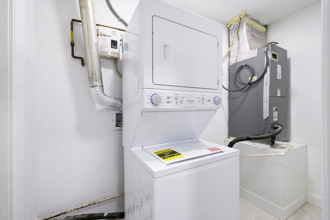 На продажу: $399,000 (3 спален, 1 ванн, 1102 Квадратных фут)