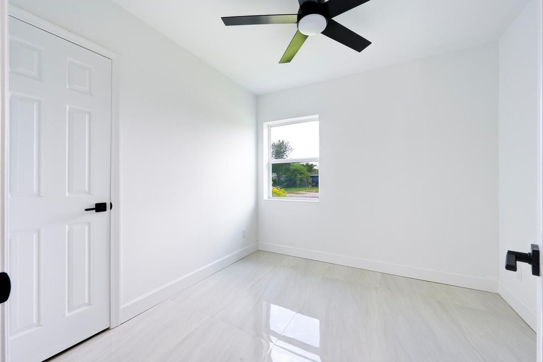 На продажу: $399,000 (3 спален, 1 ванн, 1102 Квадратных фут)