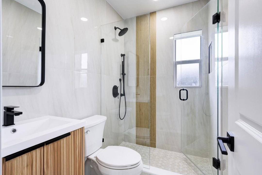 На продажу: $399,000 (3 спален, 1 ванн, 1102 Квадратных фут)