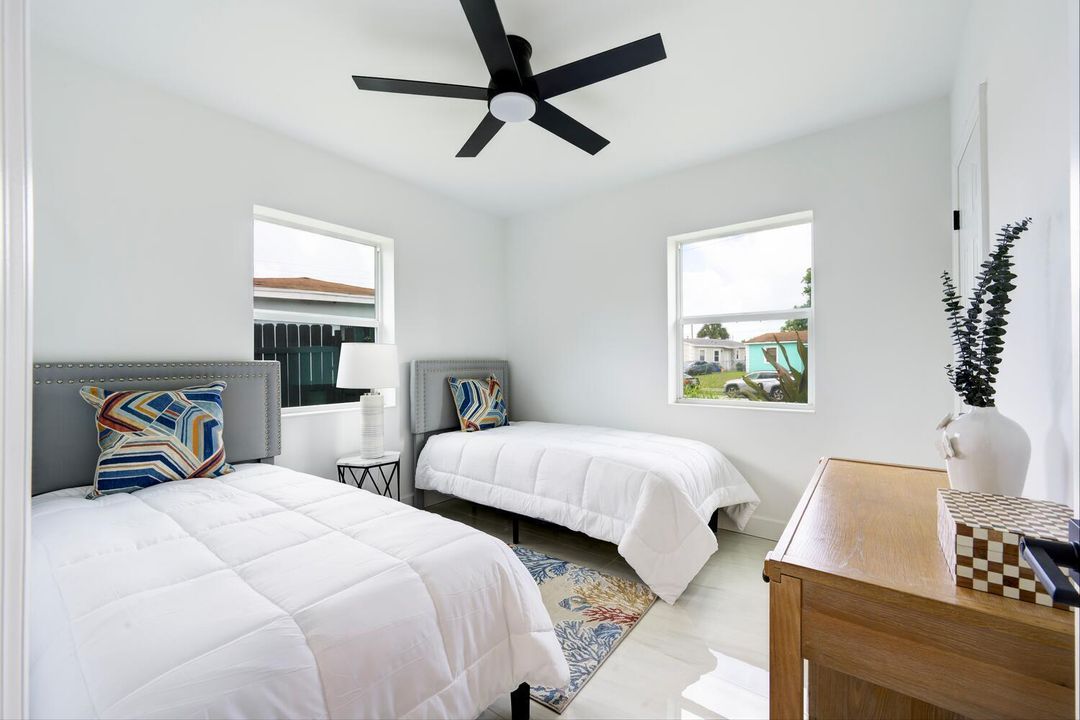 На продажу: $399,000 (3 спален, 1 ванн, 1102 Квадратных фут)