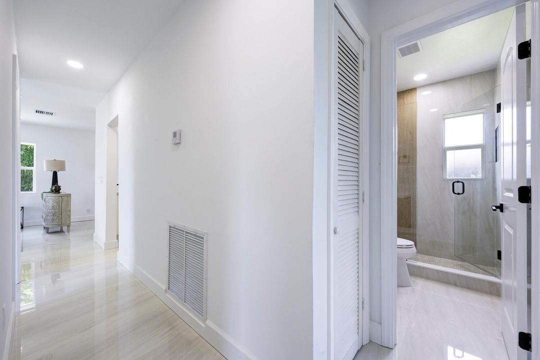 На продажу: $399,000 (3 спален, 1 ванн, 1102 Квадратных фут)