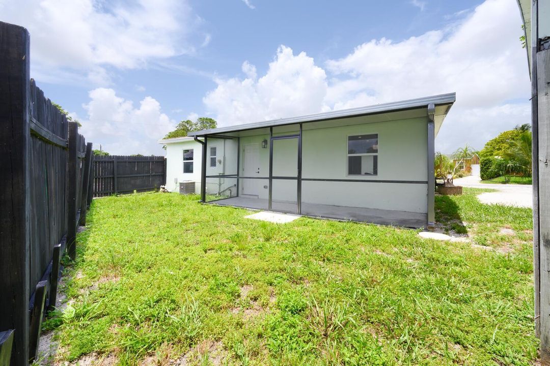 На продажу: $399,000 (3 спален, 1 ванн, 1102 Квадратных фут)