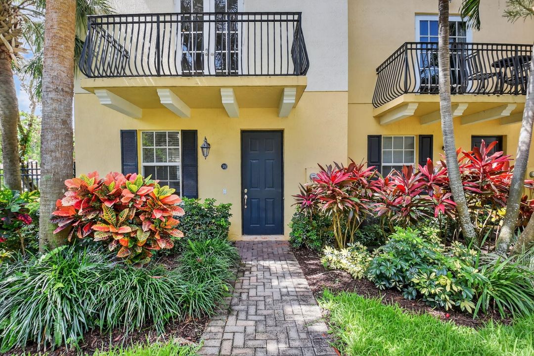 Activo con contrato: $3,300 (3 camas, 3 baños, 2000 Pies cuadrados)