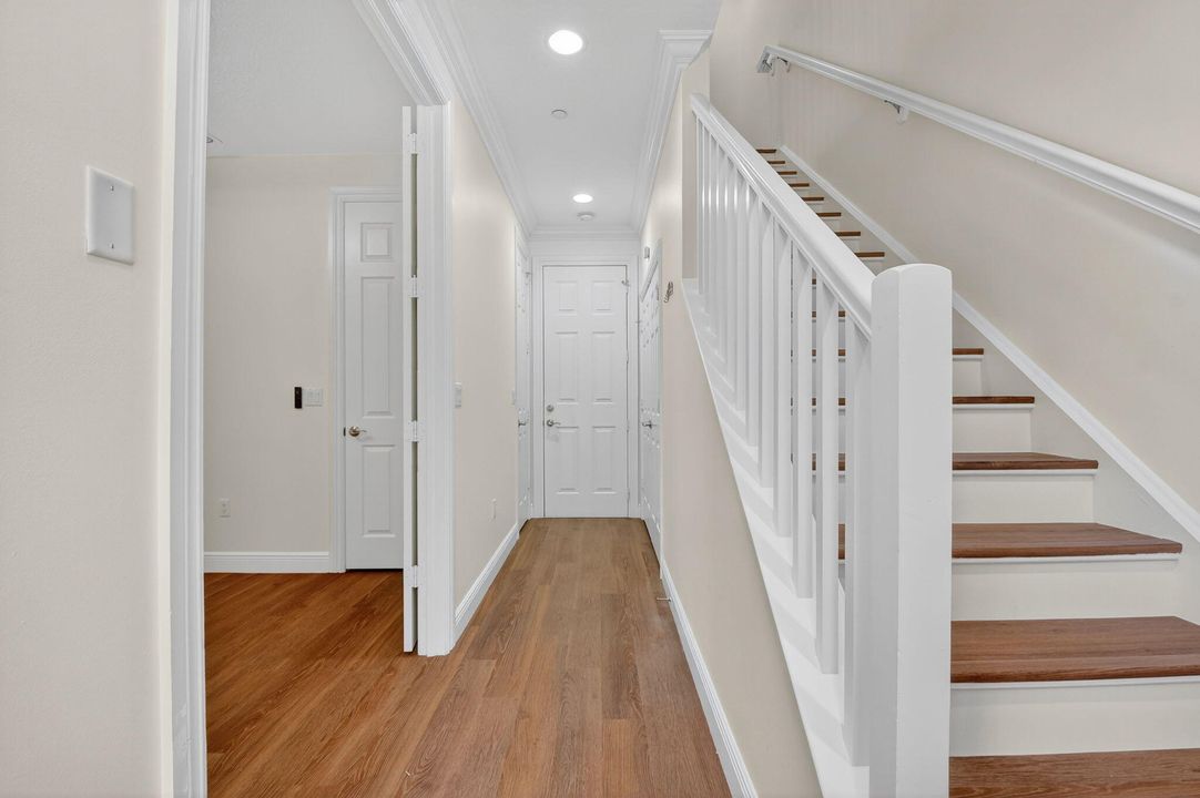 Activo con contrato: $3,300 (3 camas, 3 baños, 2000 Pies cuadrados)