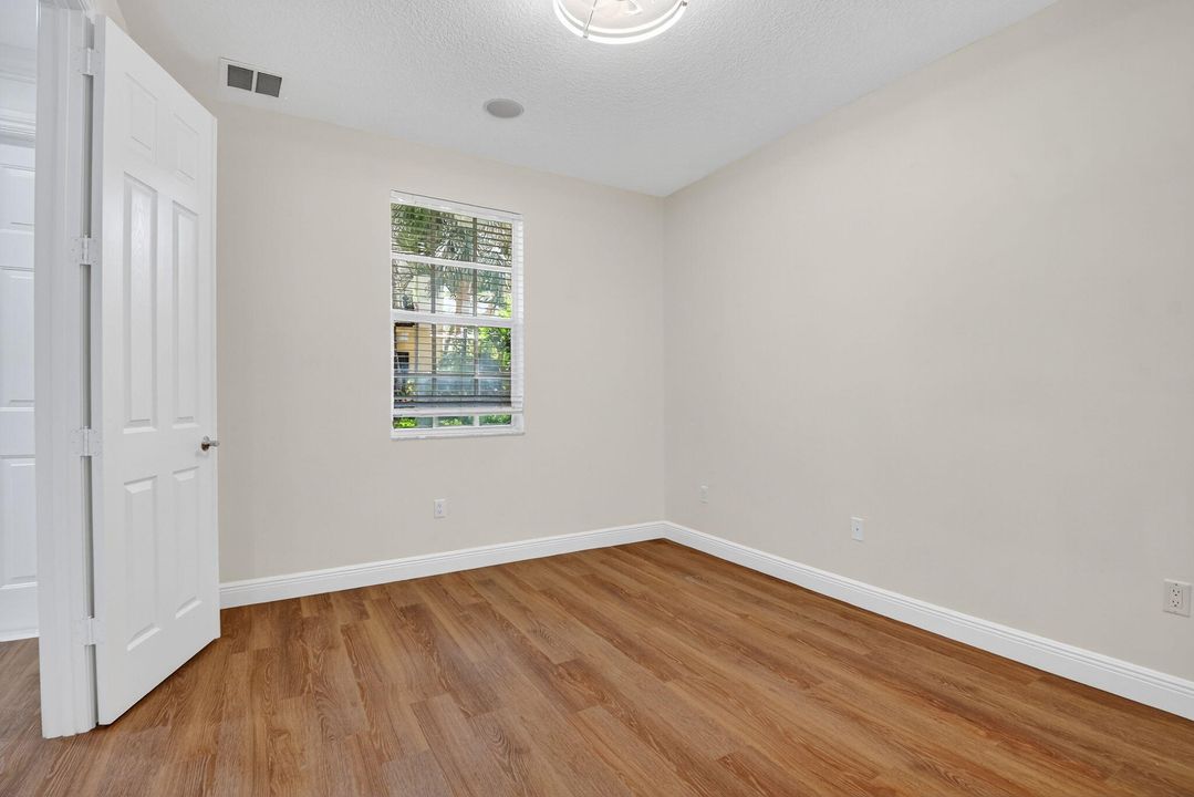 Activo con contrato: $3,300 (3 camas, 3 baños, 2000 Pies cuadrados)