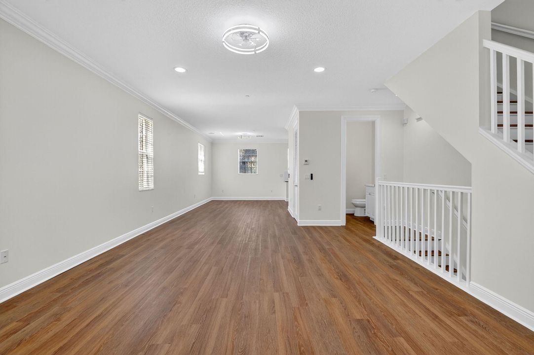 Activo con contrato: $3,300 (3 camas, 3 baños, 2000 Pies cuadrados)