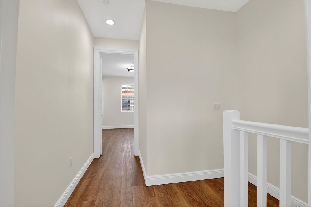 Activo con contrato: $3,300 (3 camas, 3 baños, 2000 Pies cuadrados)