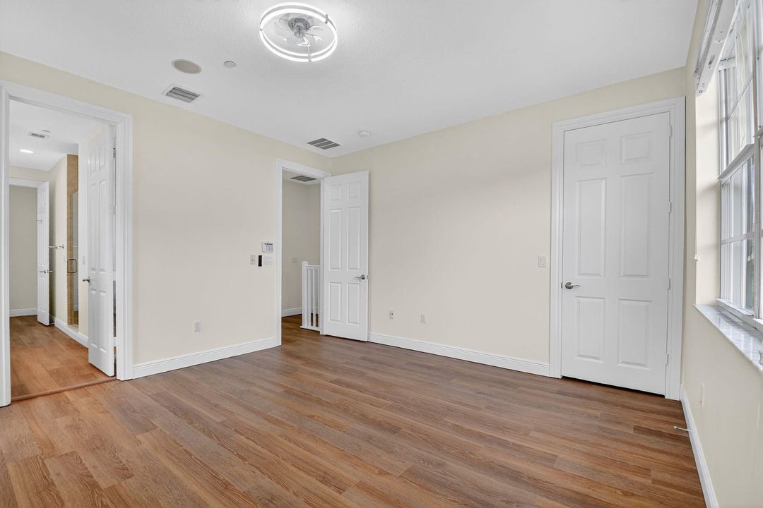 Activo con contrato: $3,300 (3 camas, 3 baños, 2000 Pies cuadrados)