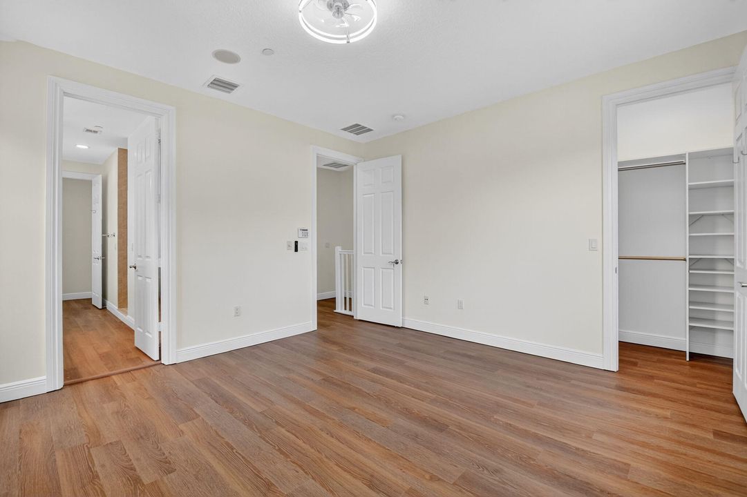 Activo con contrato: $3,300 (3 camas, 3 baños, 2000 Pies cuadrados)