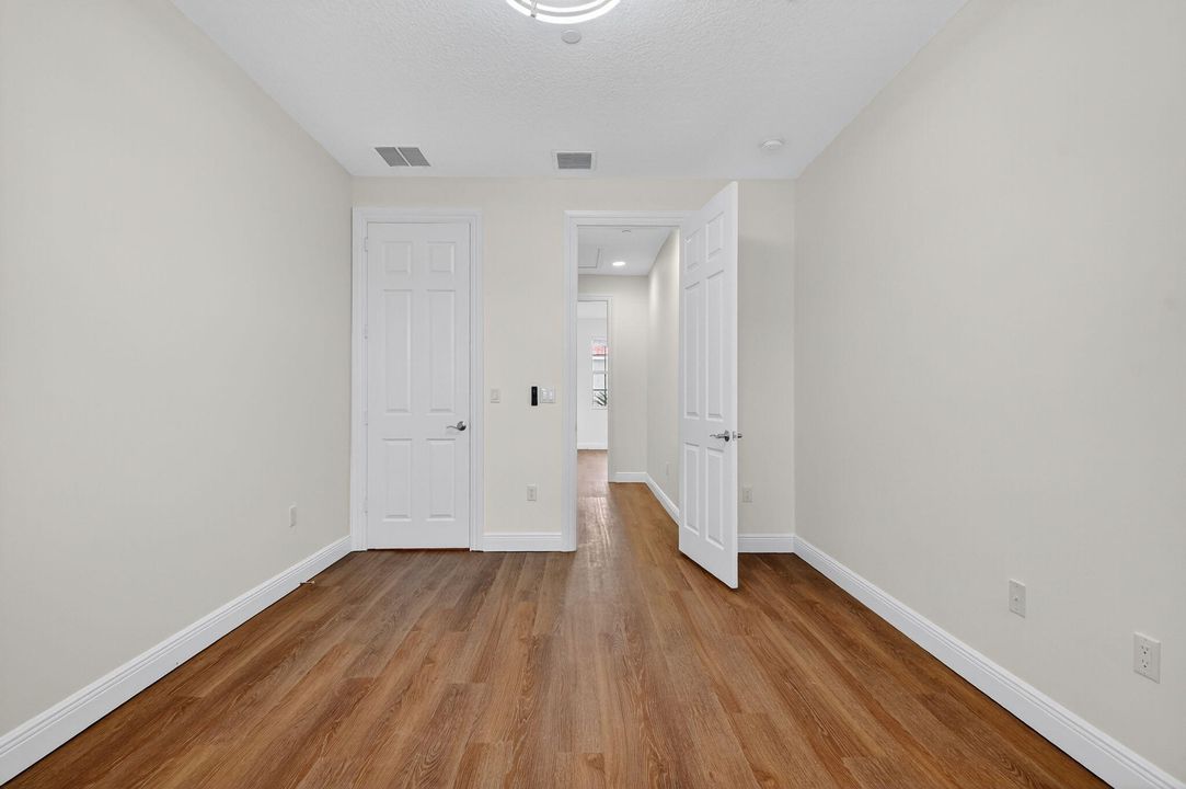 Activo con contrato: $3,300 (3 camas, 3 baños, 2000 Pies cuadrados)