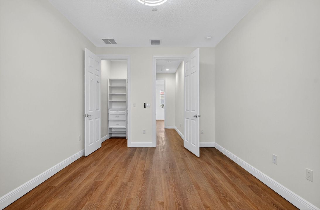 Activo con contrato: $3,300 (3 camas, 3 baños, 2000 Pies cuadrados)