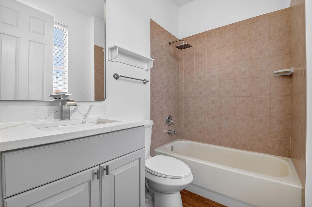 Activo con contrato: $3,300 (3 camas, 3 baños, 2000 Pies cuadrados)