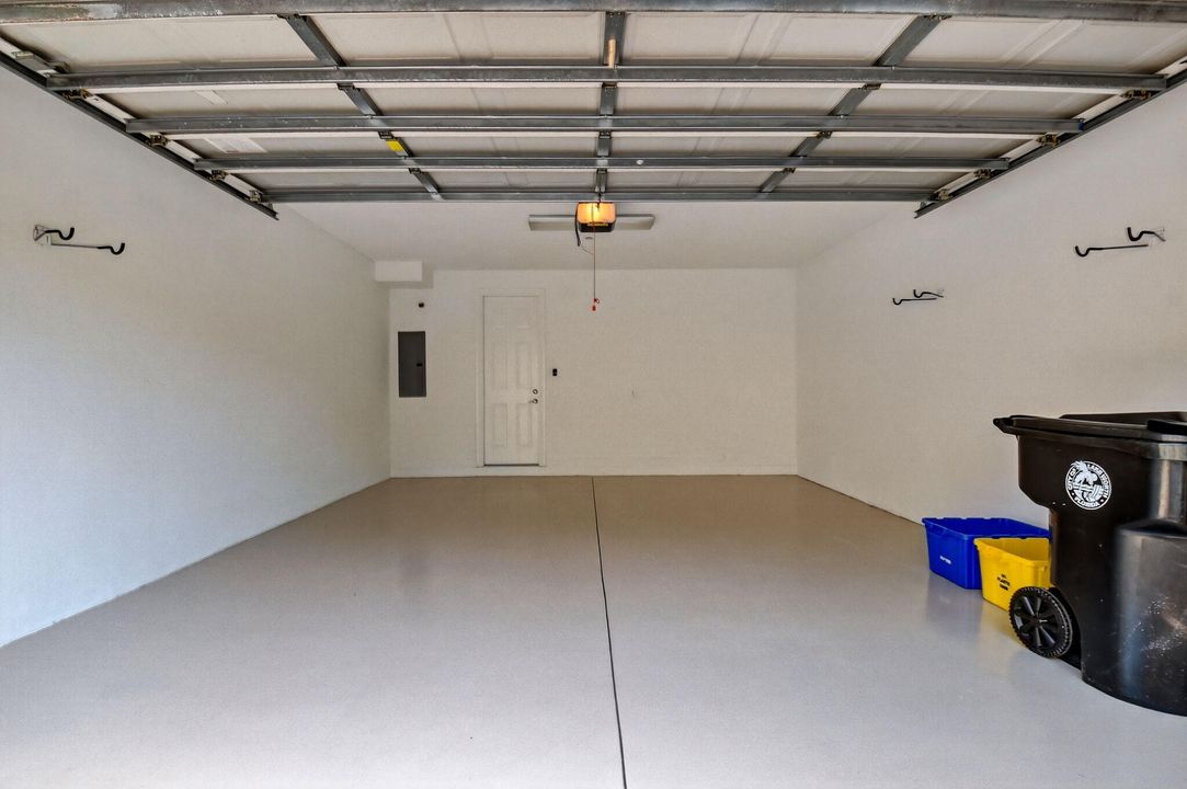 Activo con contrato: $3,300 (3 camas, 3 baños, 2000 Pies cuadrados)