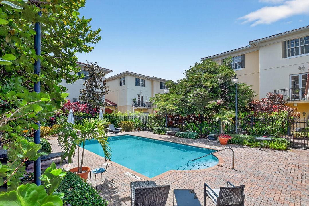 Activo con contrato: $3,300 (3 camas, 3 baños, 2000 Pies cuadrados)