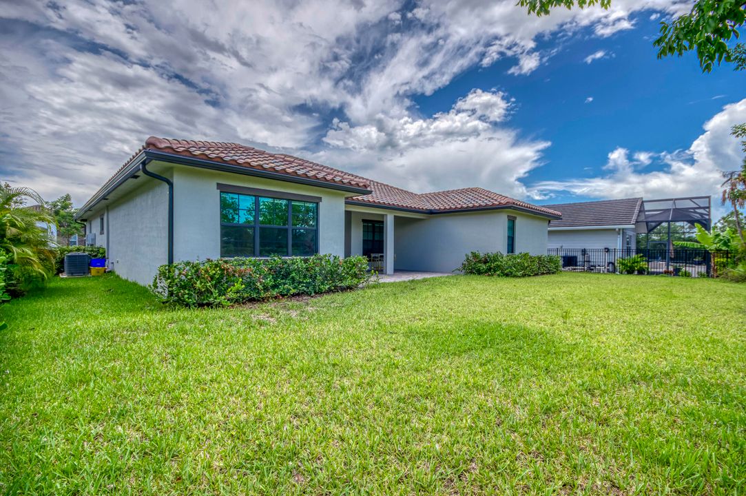 合同活跃: $833,990 (4 贝兹, 3 浴室, 3001 平方英尺)