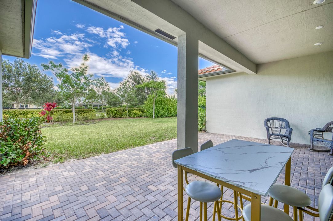 合同活跃: $833,990 (4 贝兹, 3 浴室, 3001 平方英尺)