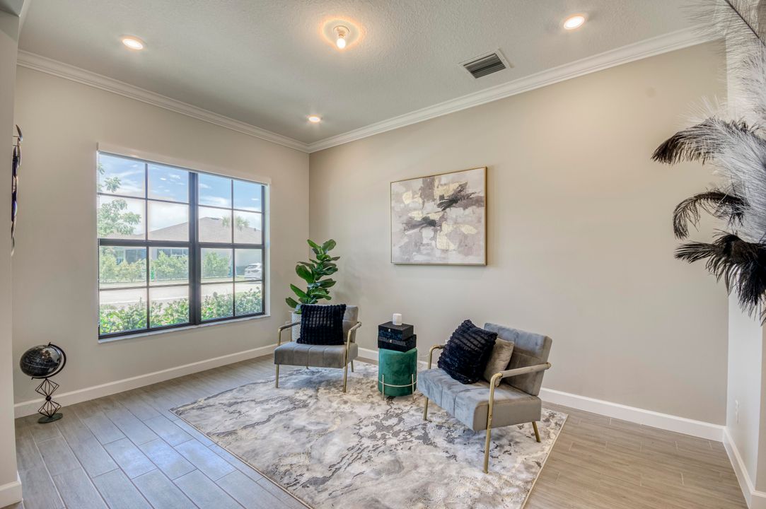 合同活跃: $833,990 (4 贝兹, 3 浴室, 3001 平方英尺)