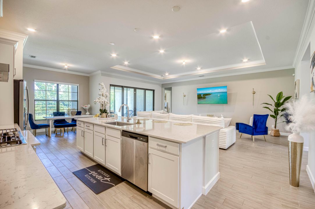 合同活跃: $833,990 (4 贝兹, 3 浴室, 3001 平方英尺)