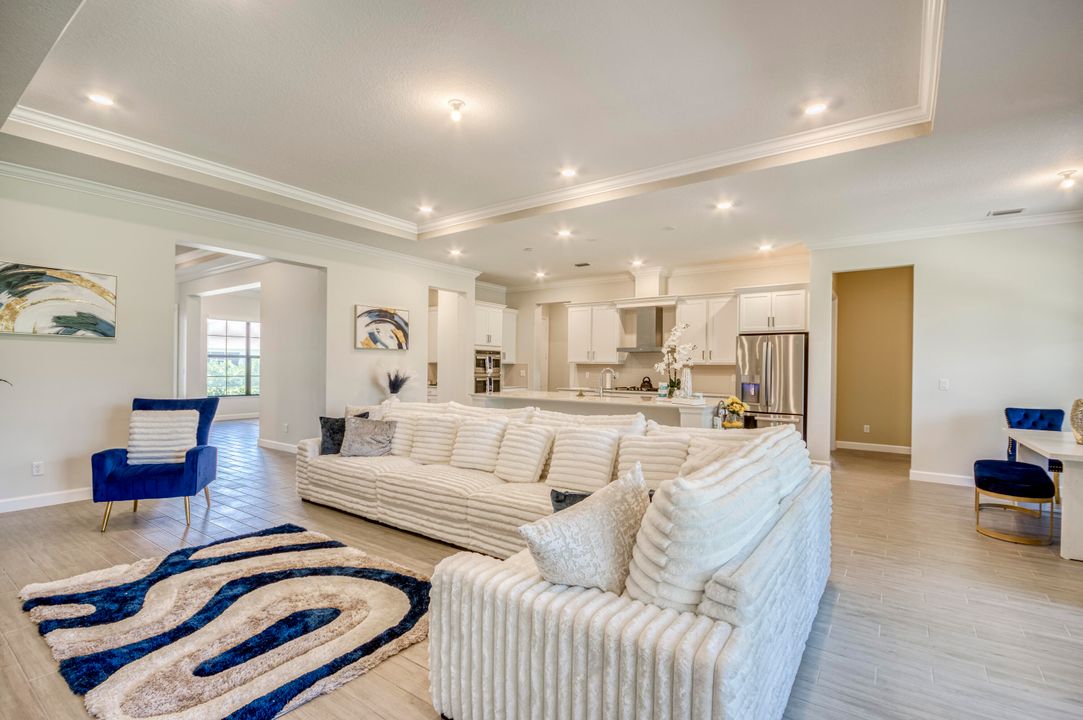 合同活跃: $833,990 (4 贝兹, 3 浴室, 3001 平方英尺)