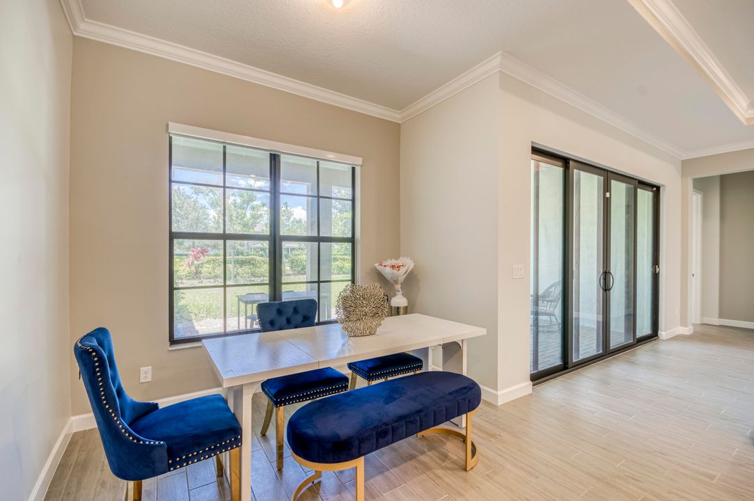 合同活跃: $833,990 (4 贝兹, 3 浴室, 3001 平方英尺)