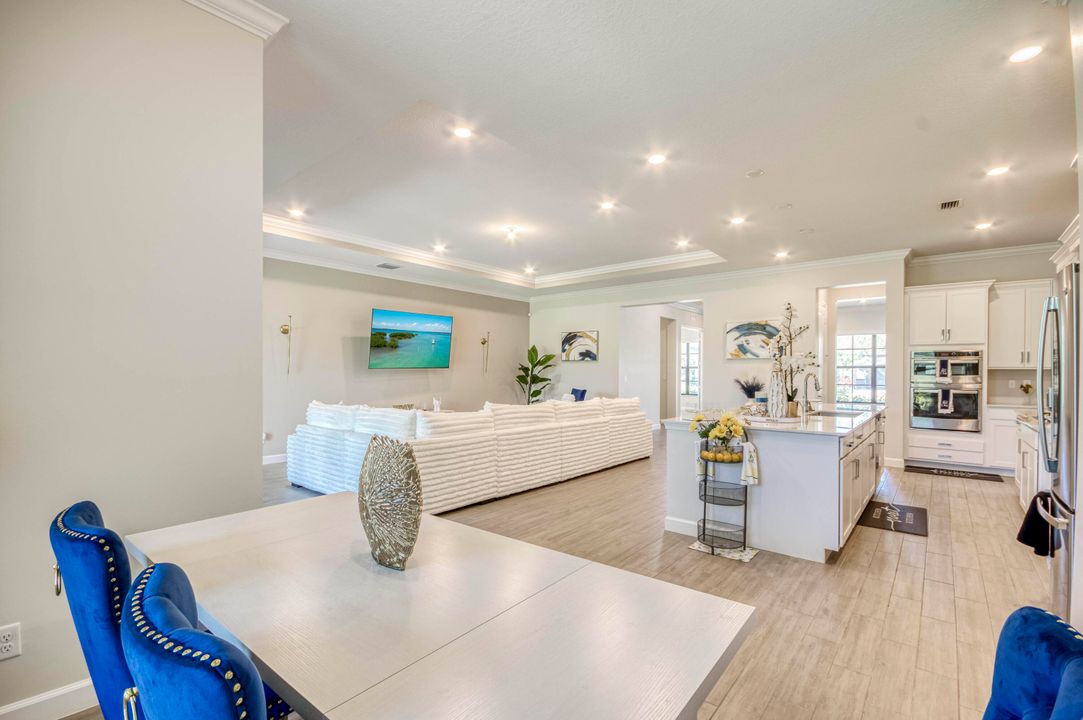 合同活跃: $833,990 (4 贝兹, 3 浴室, 3001 平方英尺)