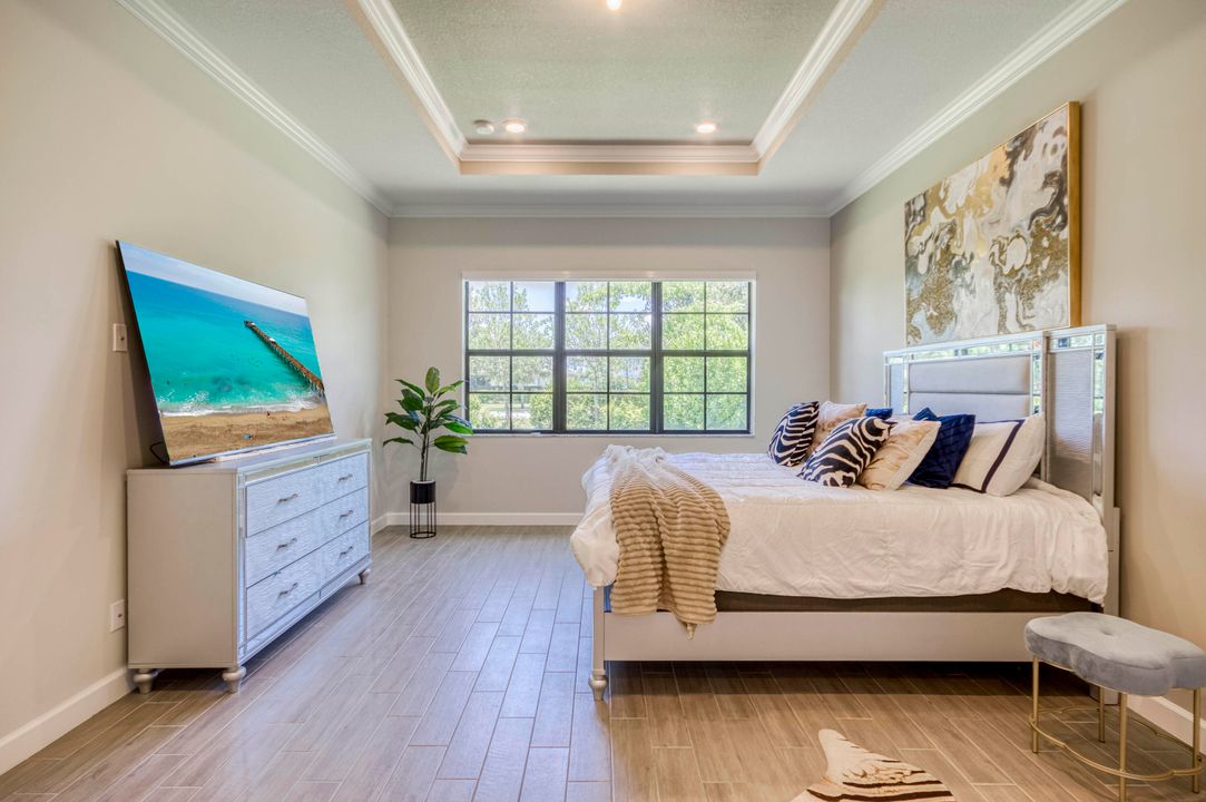 合同活跃: $833,990 (4 贝兹, 3 浴室, 3001 平方英尺)