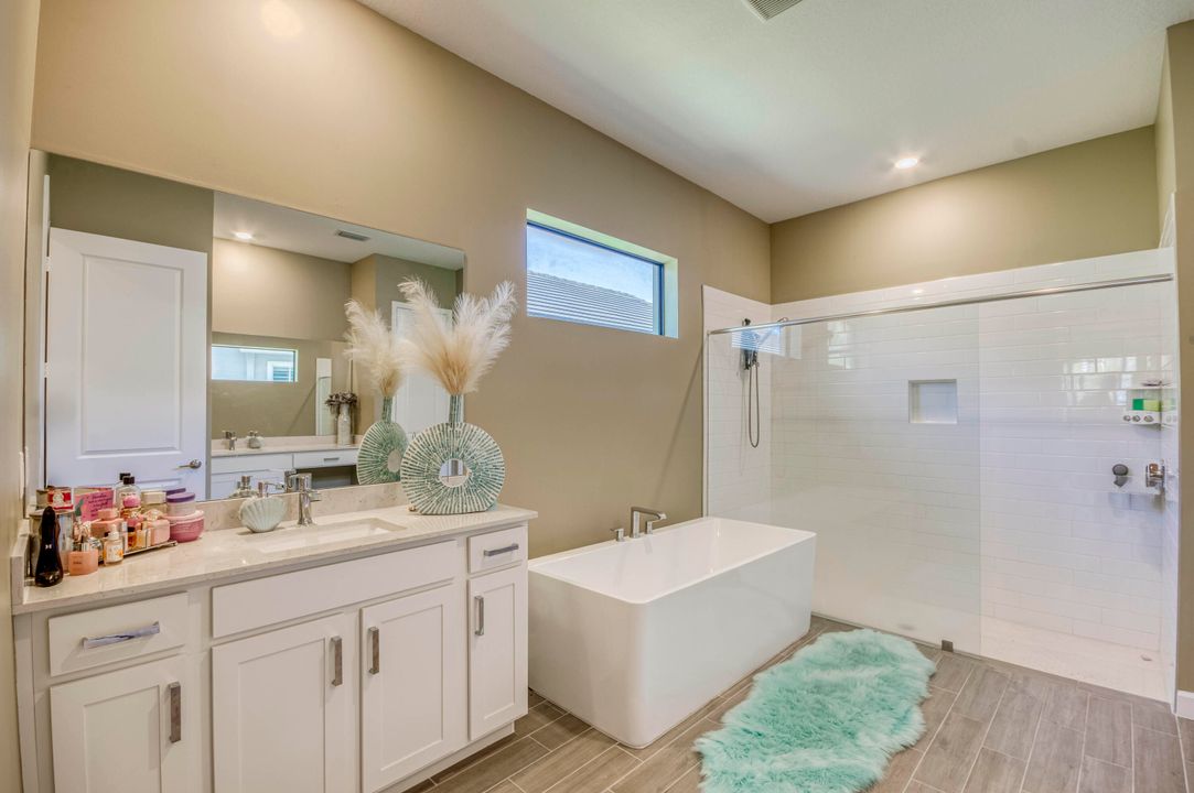 合同活跃: $833,990 (4 贝兹, 3 浴室, 3001 平方英尺)