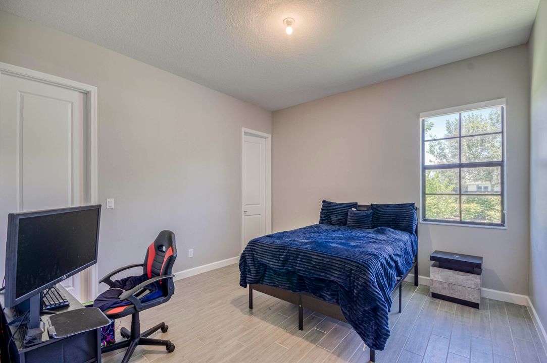 合同活跃: $833,990 (4 贝兹, 3 浴室, 3001 平方英尺)