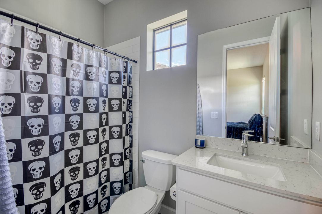 合同活跃: $833,990 (4 贝兹, 3 浴室, 3001 平方英尺)