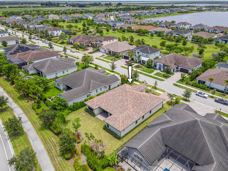 合同活跃: $833,990 (4 贝兹, 3 浴室, 3001 平方英尺)