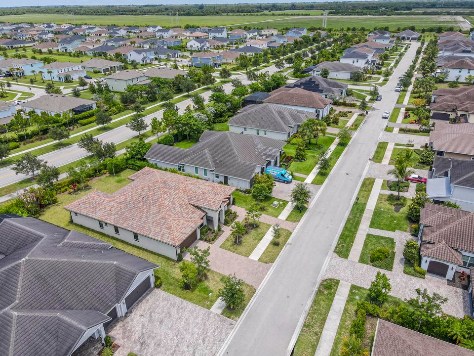 合同活跃: $833,990 (4 贝兹, 3 浴室, 3001 平方英尺)