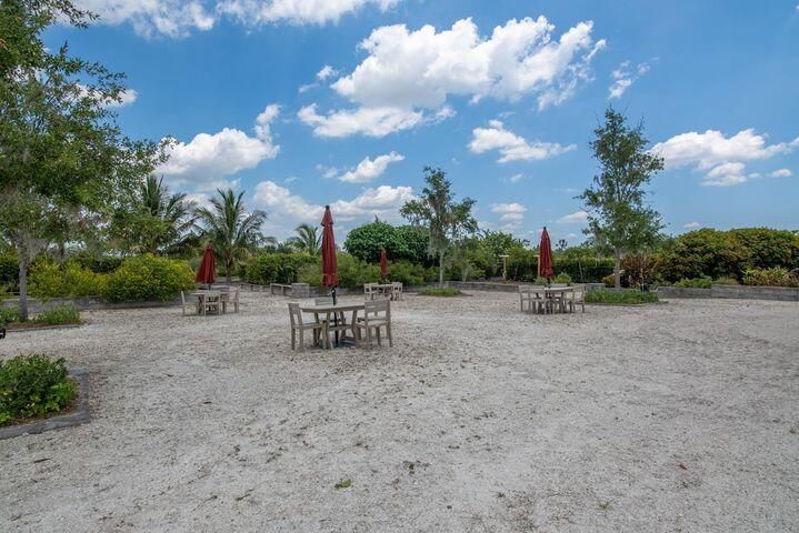 合同活跃: $833,990 (4 贝兹, 3 浴室, 3001 平方英尺)