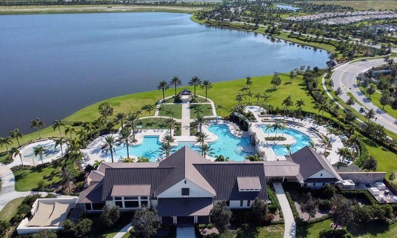 合同活跃: $833,990 (4 贝兹, 3 浴室, 3001 平方英尺)