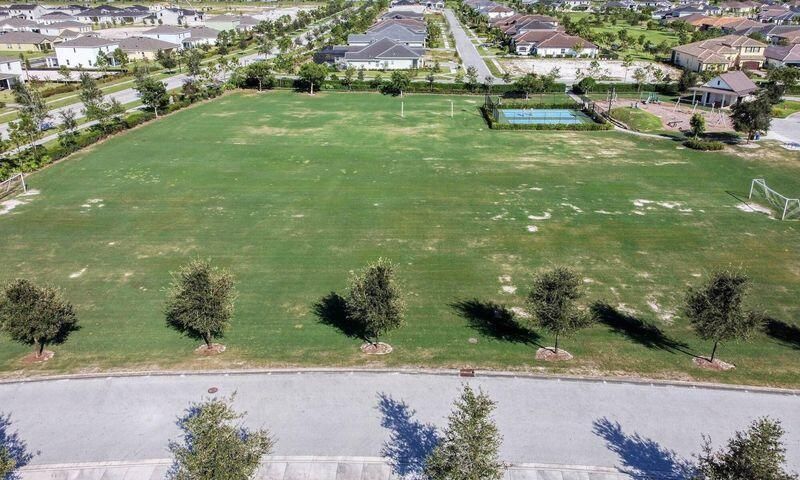 合同活跃: $833,990 (4 贝兹, 3 浴室, 3001 平方英尺)