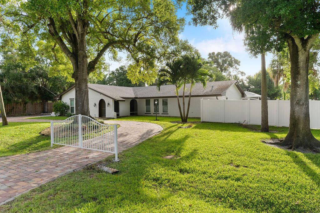 For Sale: $548,000 (4 beds, 3 baths, 1992 Square Feet)