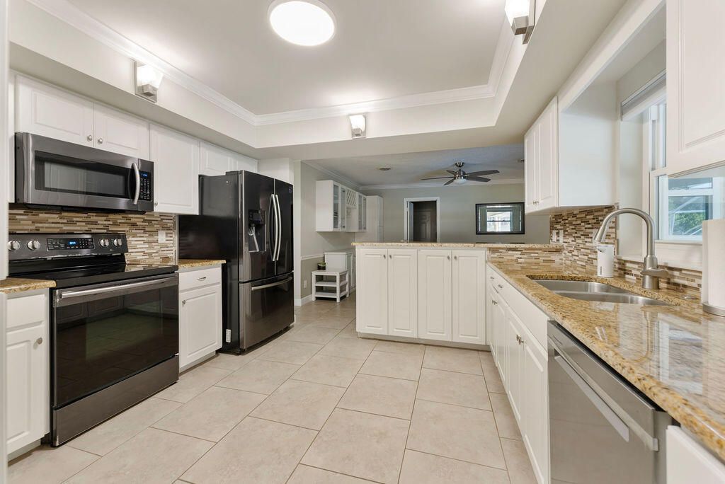 For Sale: $548,000 (4 beds, 3 baths, 1992 Square Feet)