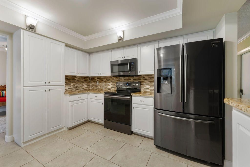 For Sale: $548,000 (4 beds, 3 baths, 1992 Square Feet)