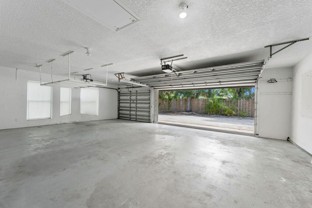 For Sale: $548,000 (4 beds, 3 baths, 1992 Square Feet)