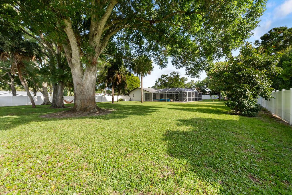 For Sale: $548,000 (4 beds, 3 baths, 1992 Square Feet)