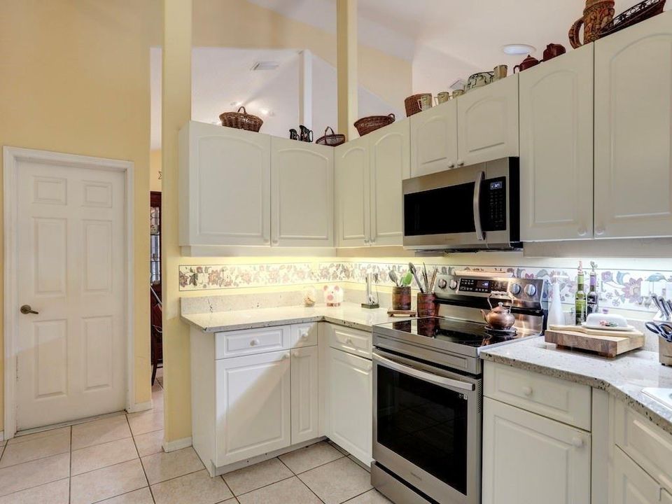 For Sale: $599,000 (3 beds, 2 baths, 2168 Square Feet)