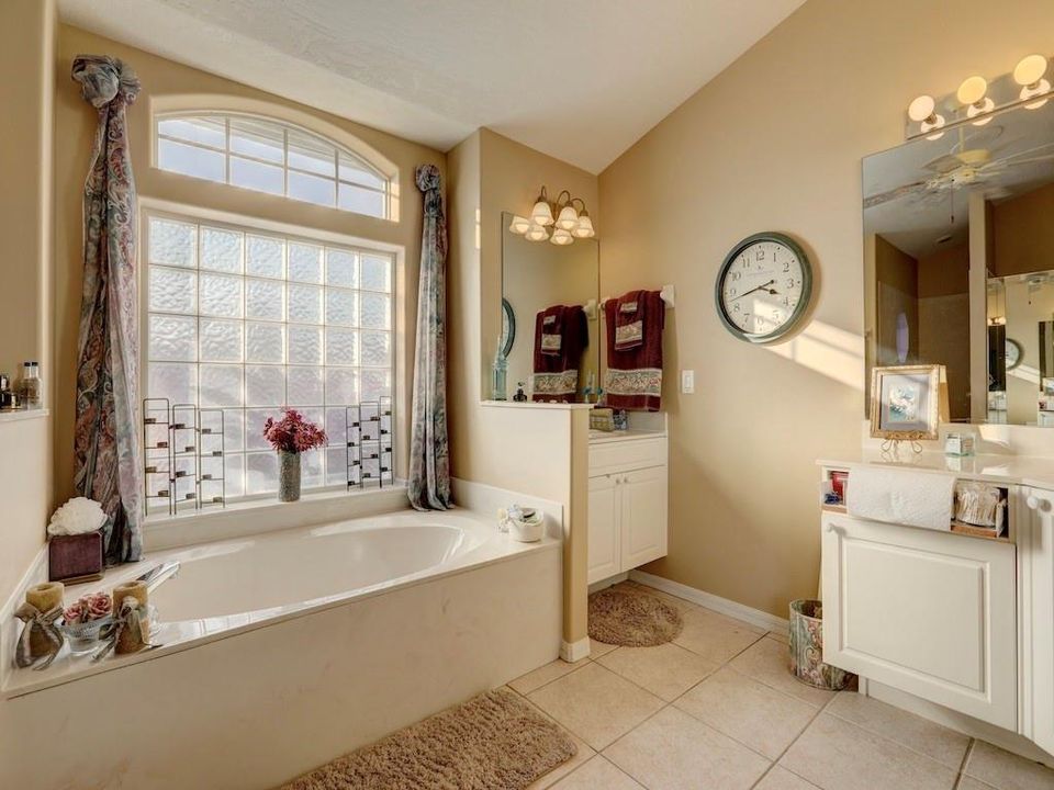 For Sale: $599,000 (3 beds, 2 baths, 2168 Square Feet)