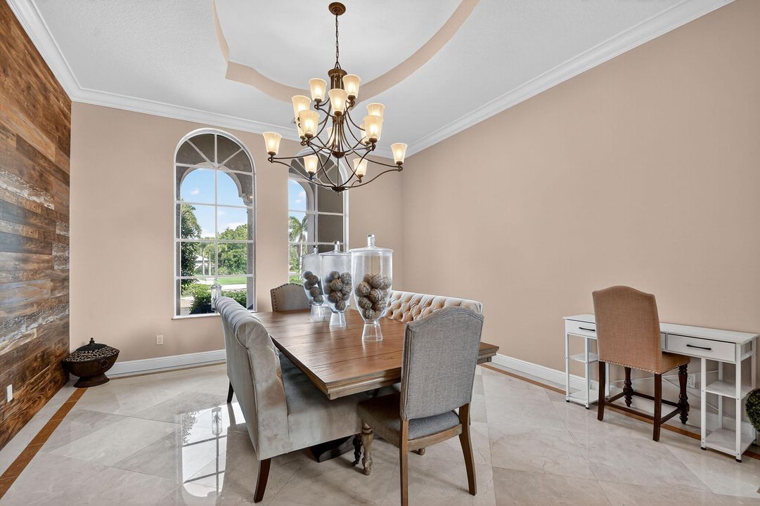 待售: $3,695,000 (6 贝兹, 7 浴室, 7805 平方英尺)