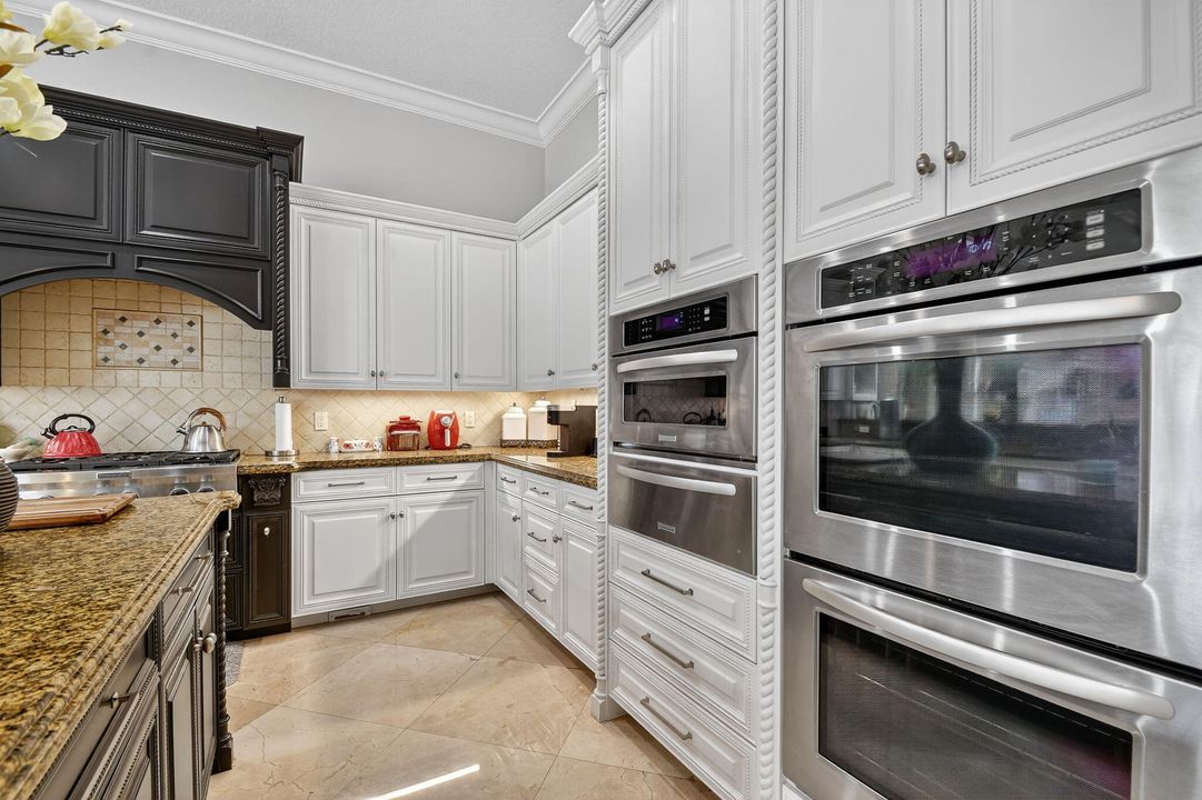 待售: $3,695,000 (6 贝兹, 7 浴室, 7805 平方英尺)