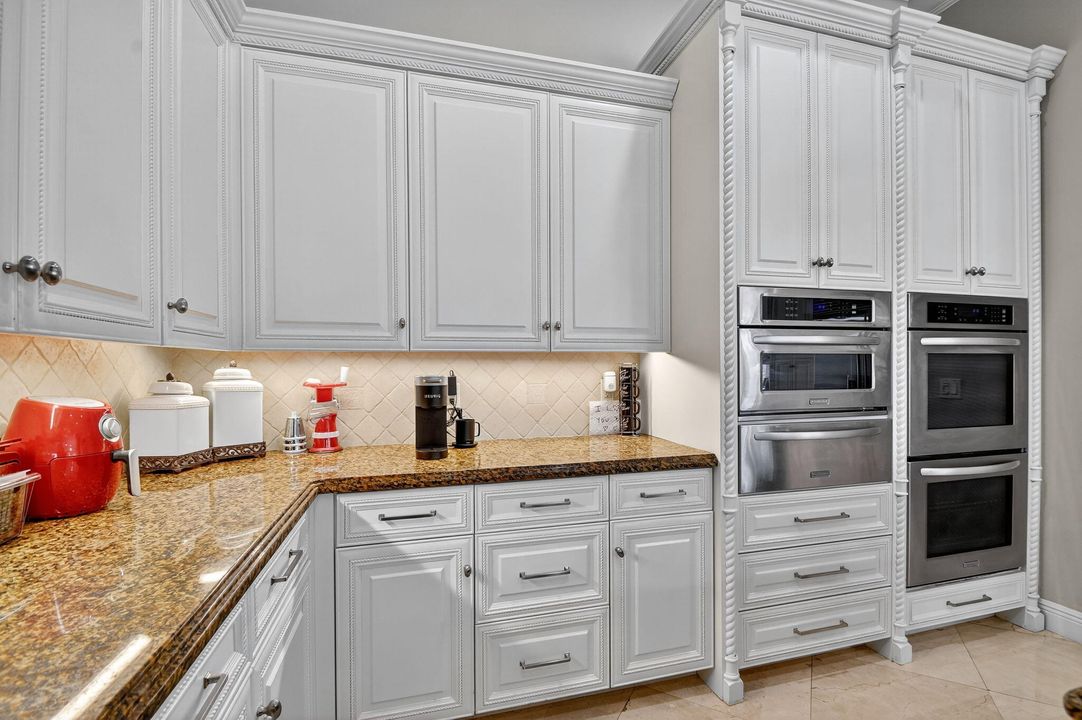 待售: $3,695,000 (6 贝兹, 7 浴室, 7805 平方英尺)