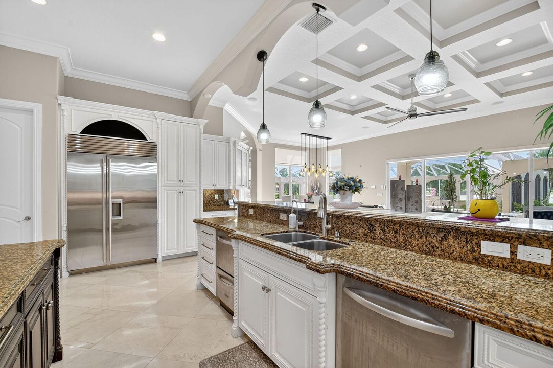 待售: $3,695,000 (6 贝兹, 7 浴室, 7805 平方英尺)