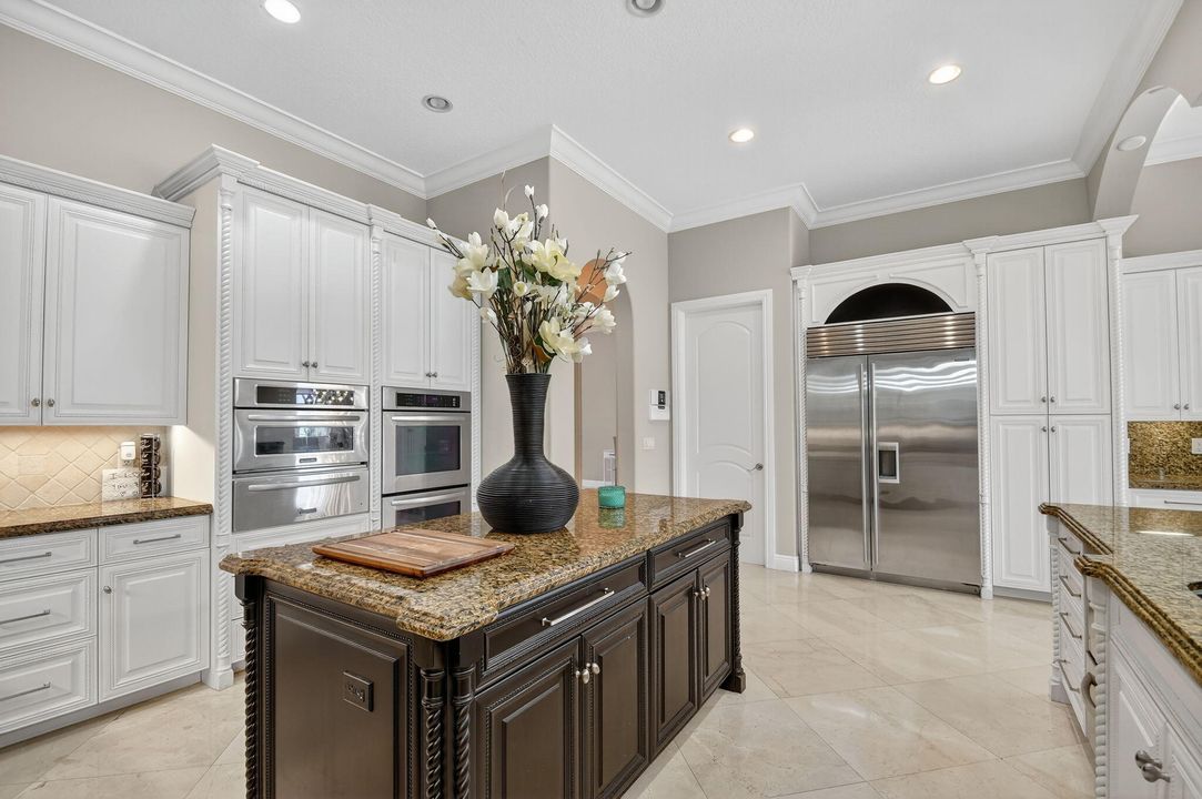 待售: $3,695,000 (6 贝兹, 7 浴室, 7805 平方英尺)