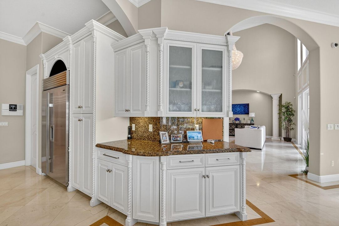 待售: $3,695,000 (6 贝兹, 7 浴室, 7805 平方英尺)