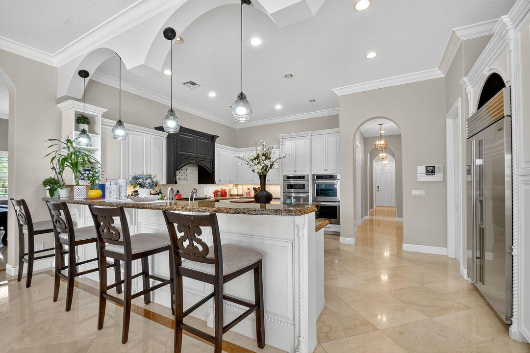 待售: $3,695,000 (6 贝兹, 7 浴室, 7805 平方英尺)